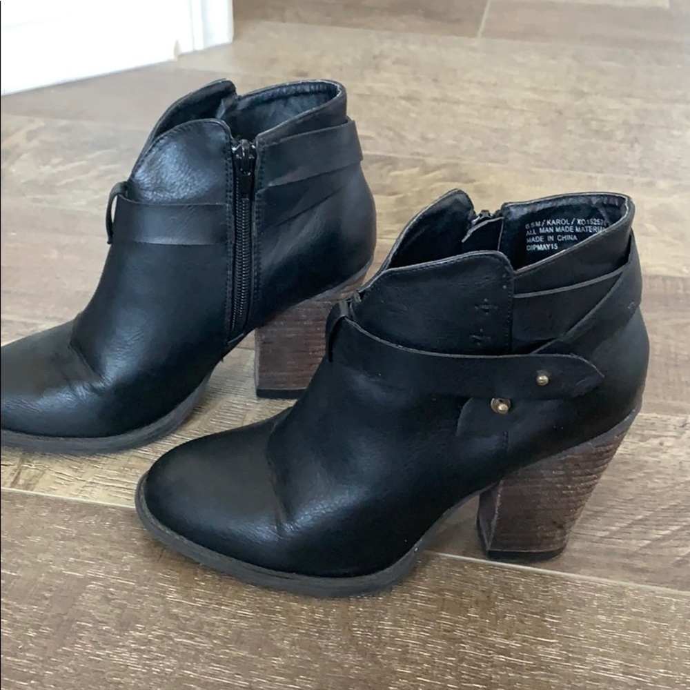 Black bootie